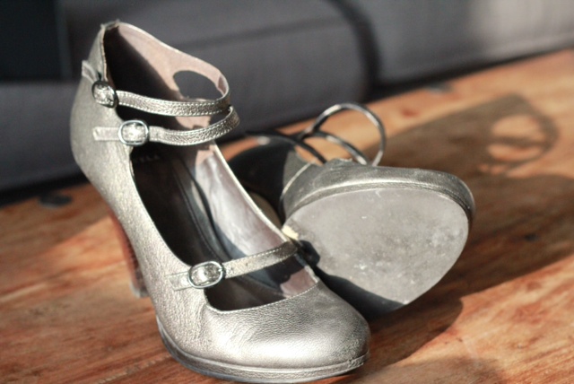 tuesday shoesday pretty silver dolly shoes