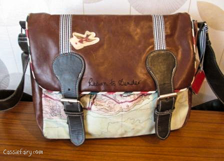 Whats in blogger Cassiefairys handbag-1