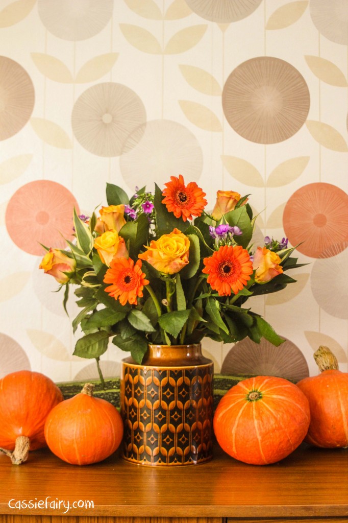 tips to create an autumn floral tablescape display