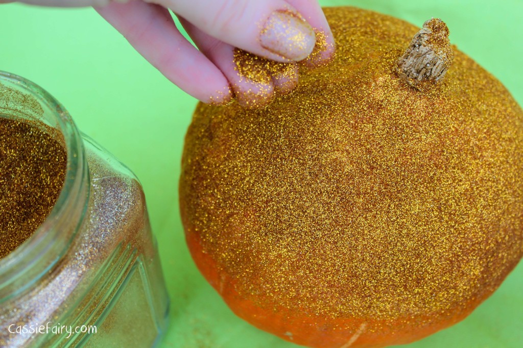 happy halloween DIY glitter pumpkins step by step tutorial-5