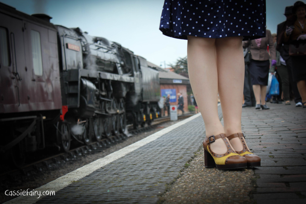 steam railway 40s weekend and vintage fashion-5