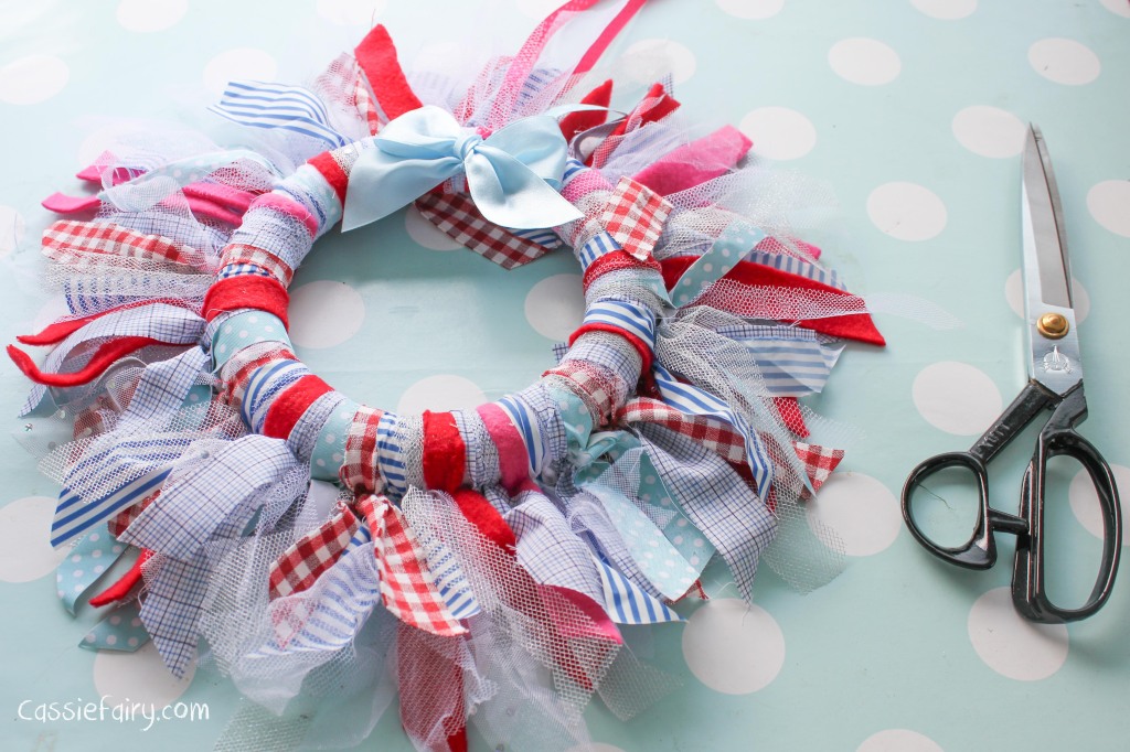 DIY fabric wreath for Christmas - step by step tutorial-10
