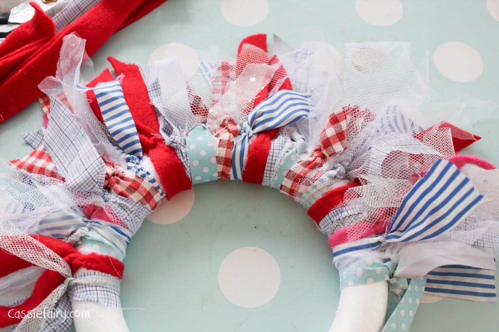 DIY fabric wreath for Christmas - step by step tutorial-6