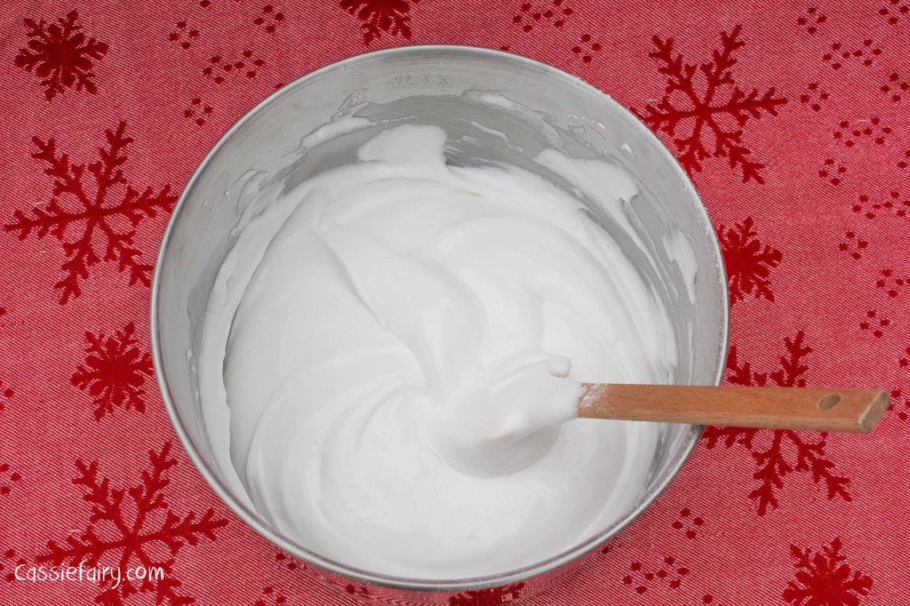 Recipe for snowball meringues Christmas pudding dessert-11