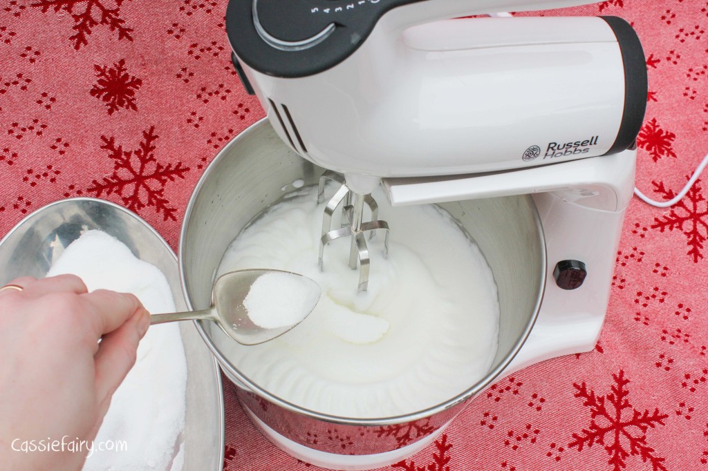 Recipe for snowball meringues Christmas pudding dessert-7
