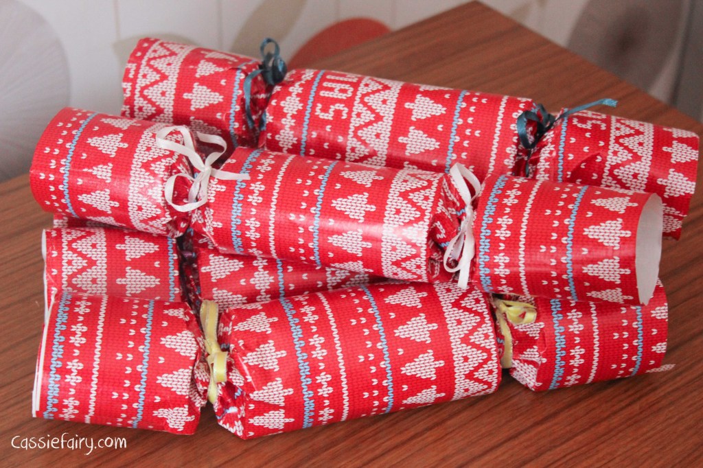 homemade DIY festive crackers for christmas-14