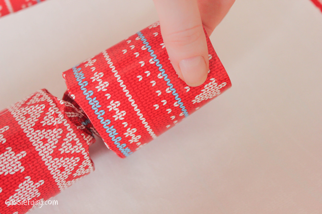homemade DIY festive crackers for christmas-8