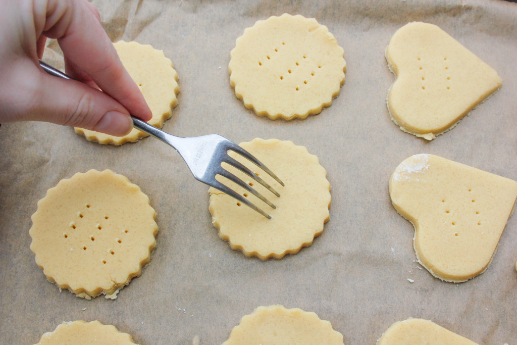 quick easy scottish shortbread biscuit recipe for valentines day or burns night-5