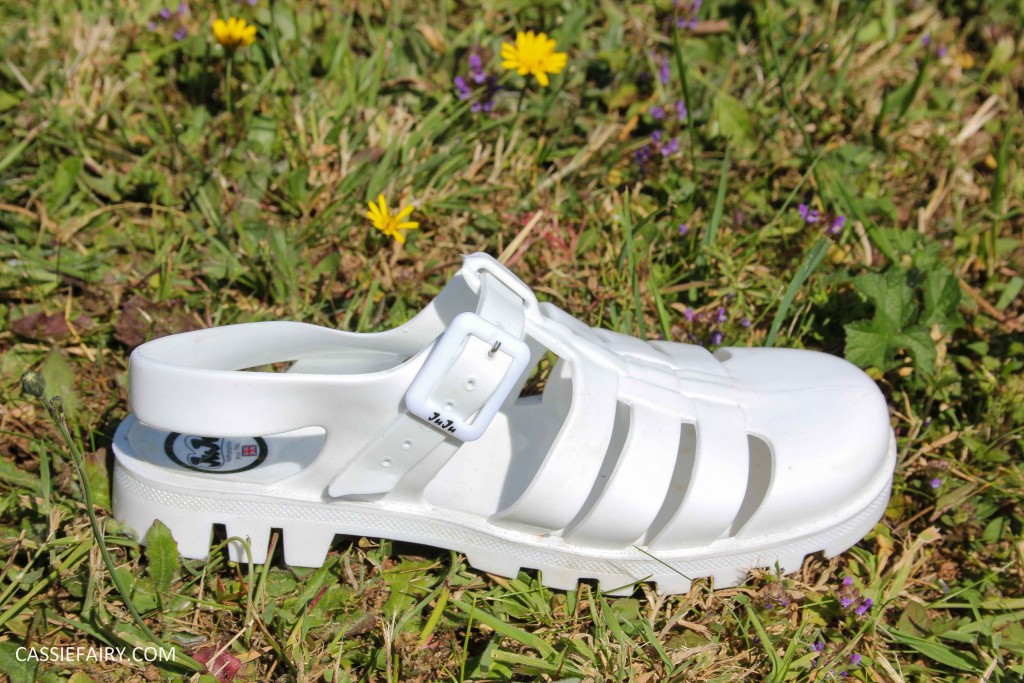 summer footwer trend white jelly shoes-2