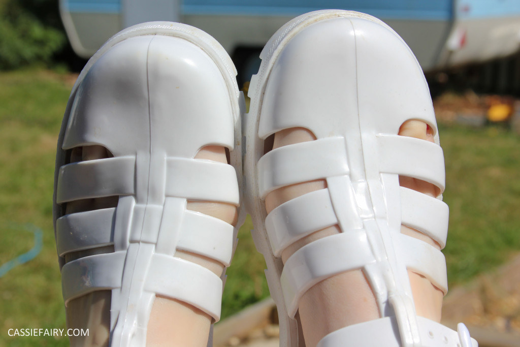 summer footwer trend white jelly shoes-5