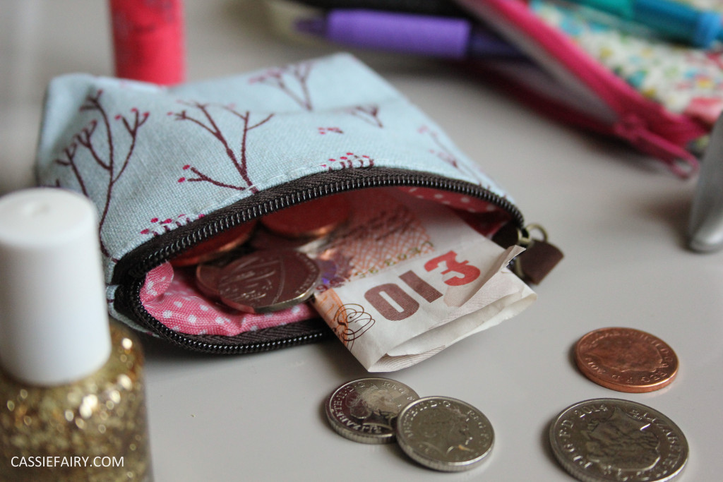 budgeting money saving finance tips for university freshers students_-2