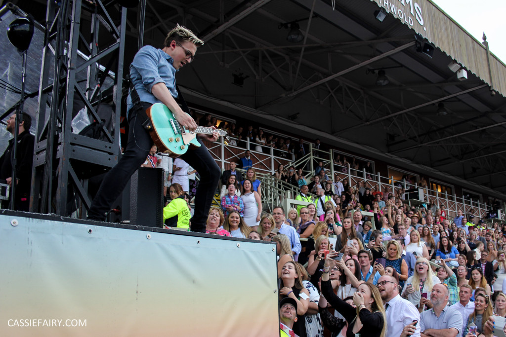 newmarket-racecourse-summer-saturdays-race-day-music-event-mcbusted-12