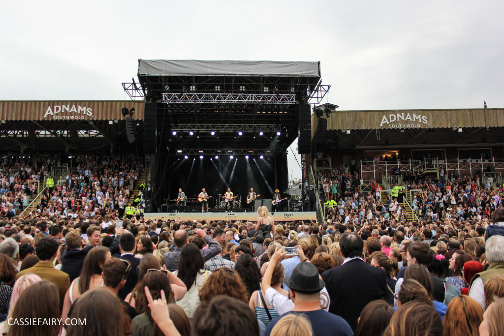 newmarket-racecourse-summer-saturdays-race-day-music-event-mcbusted-14