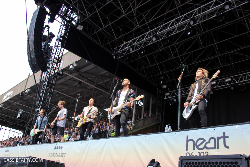 newmarket-racecourse-summer-saturdays-race-day-music-event-mcbusted-2