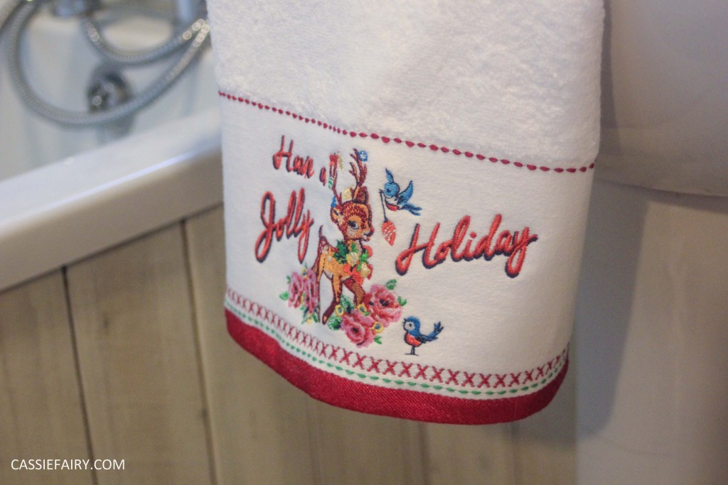 festive bathroom touches accessories towels-5