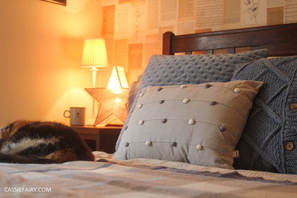 winter interior design - cosy autumn bedroom styling idea inspiration-3