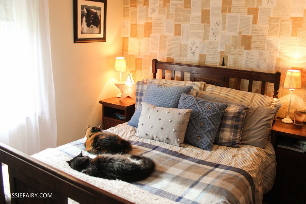 winter interior design - cosy autumn bedroom styling idea inspiration festive