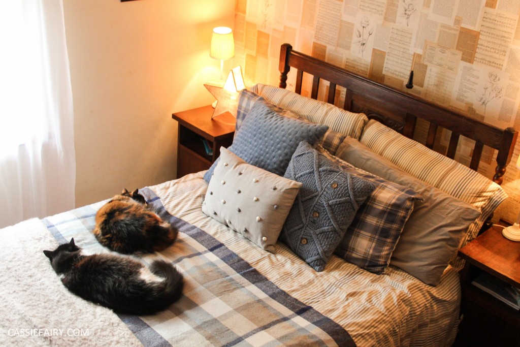 winter interior design - cosy autumn bedroom styling idea inspiration festive-3