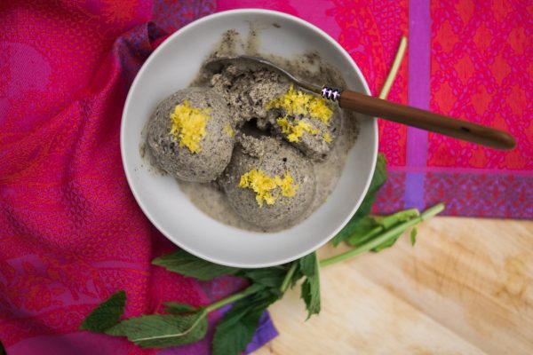 Recipe-ebook-summer ice cream black sesame seeds and lemon