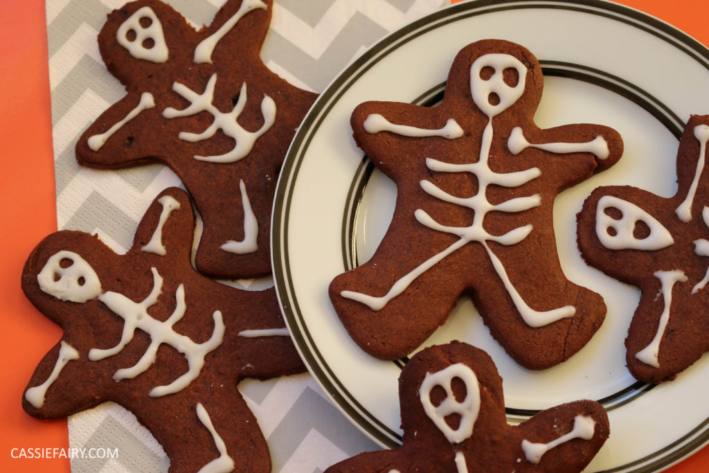 diy-halloween-cookie-recipe-chocolate-gingerbread-men-skeletons-treat-dessert-pudding-12
