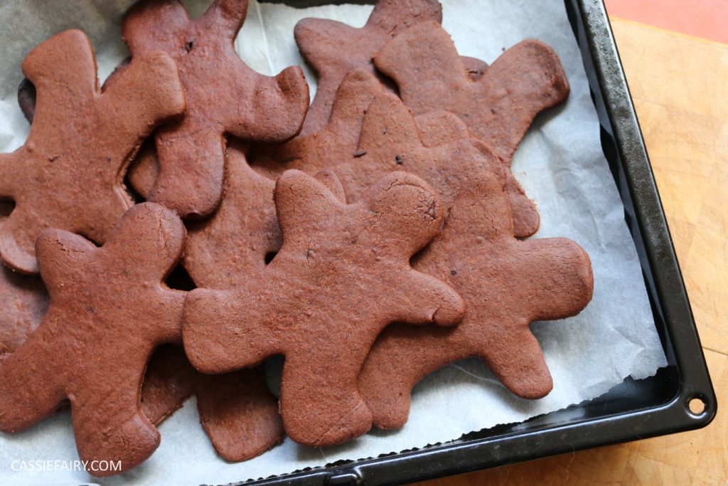 diy-halloween-cookie-recipe-chocolate-gingerbread-men-skeletons-treat-dessert-pudding-9