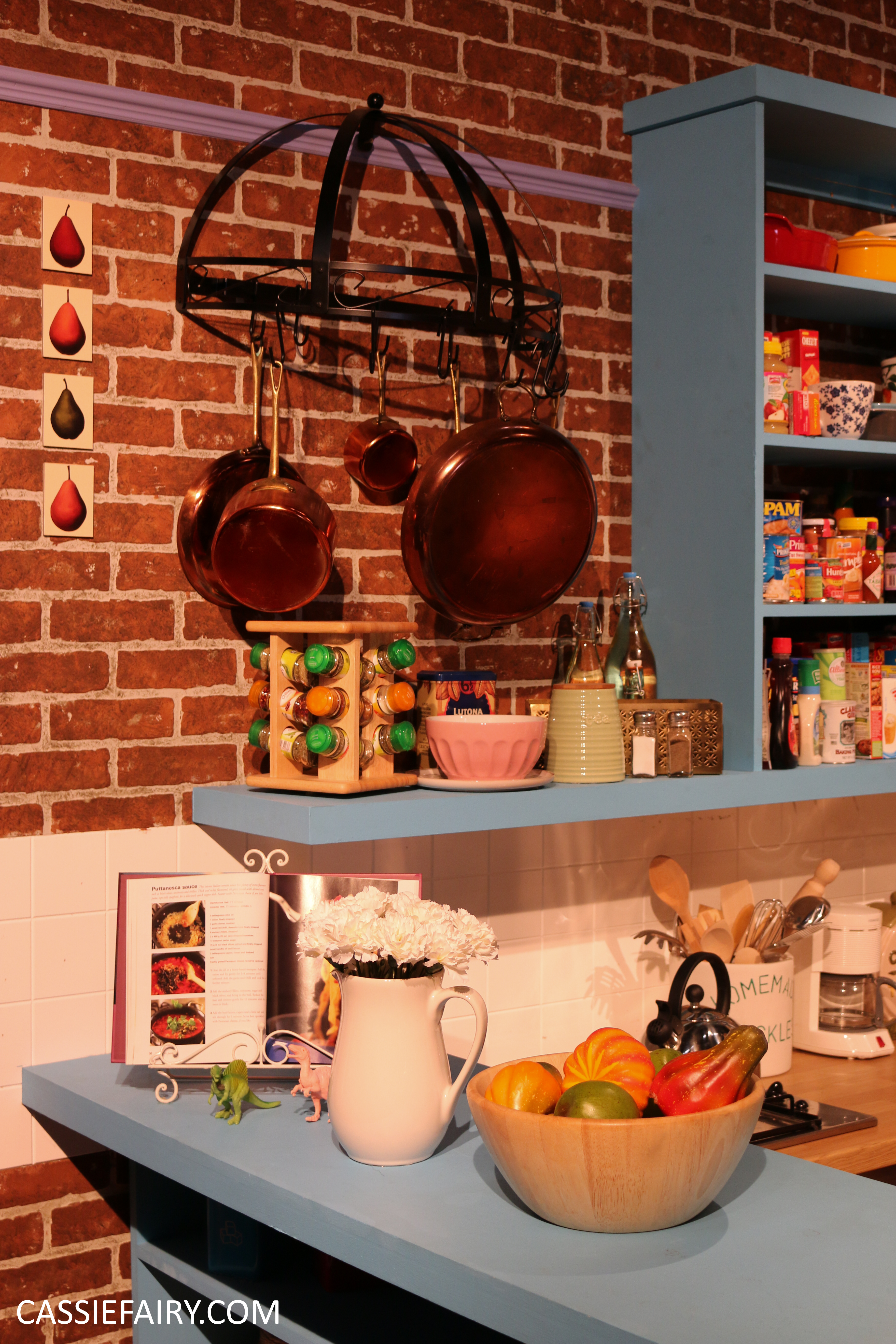Interior design inspiration: Monica’s apartment & how to DIY the room ...