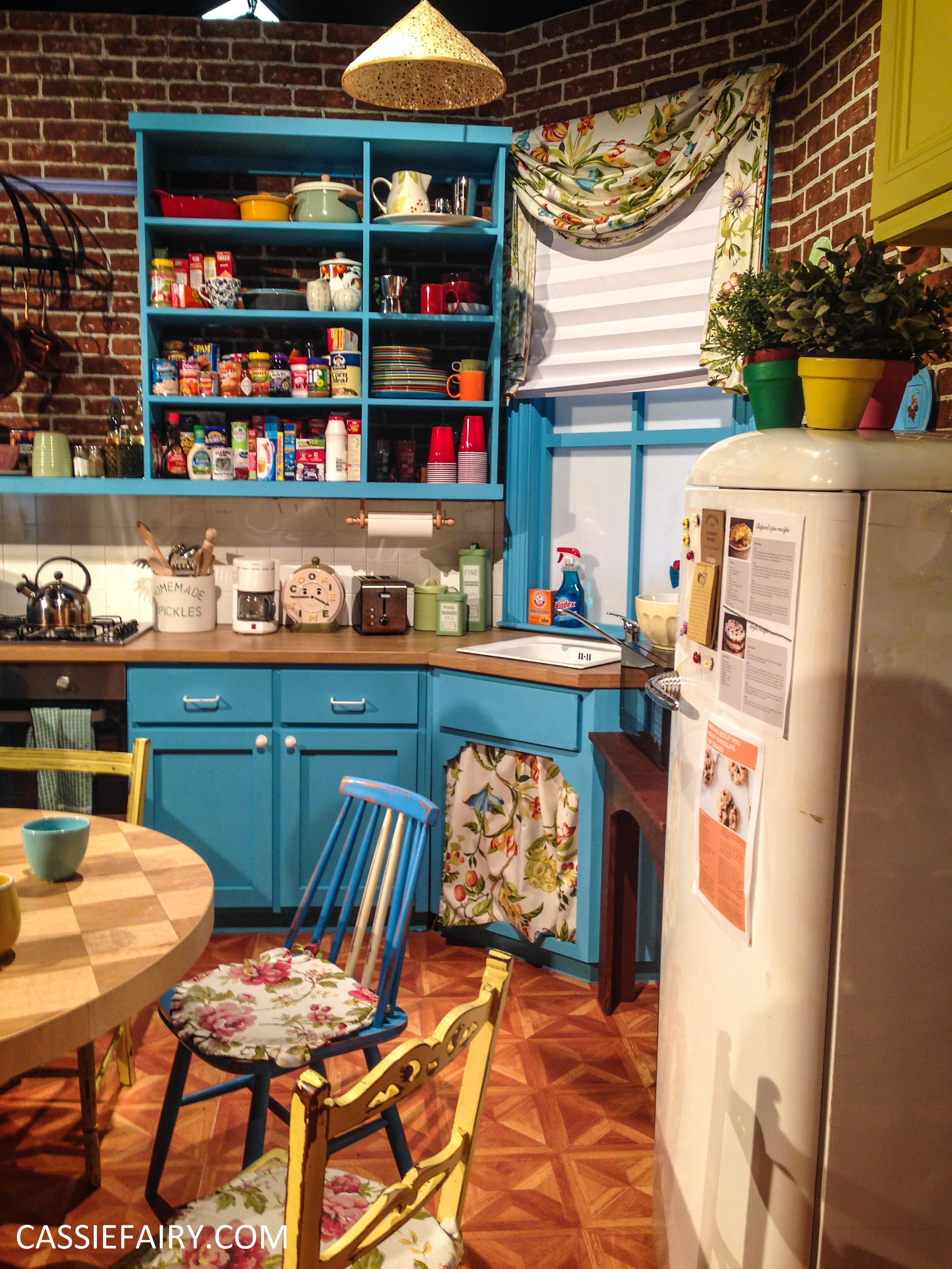 Interior design inspiration: Monica’s apartment & how to DIY the room ...