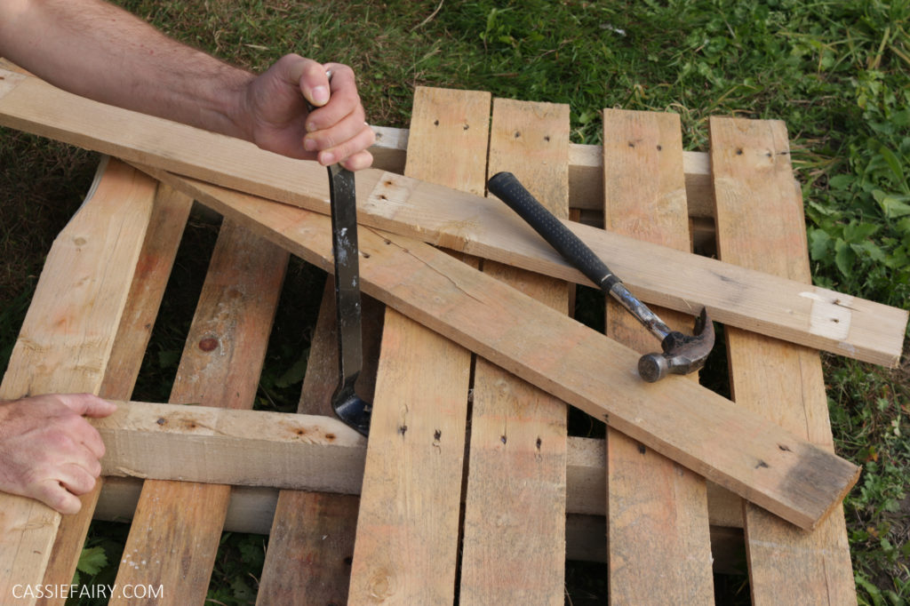 Use a Wooden Pallet to Store Your Tools