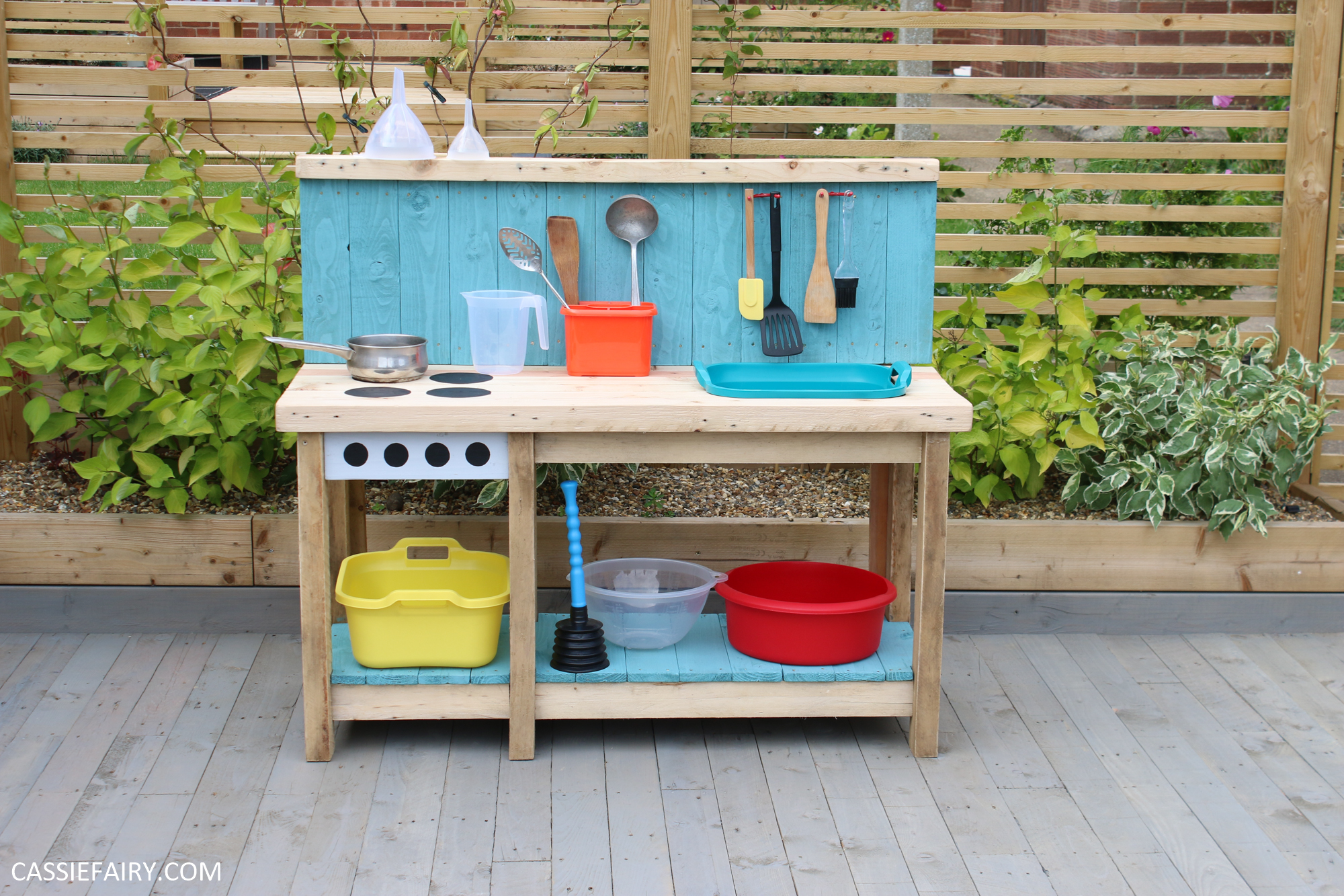 How to DIY a sensory play 'outdoor kitchen' from pallet wood