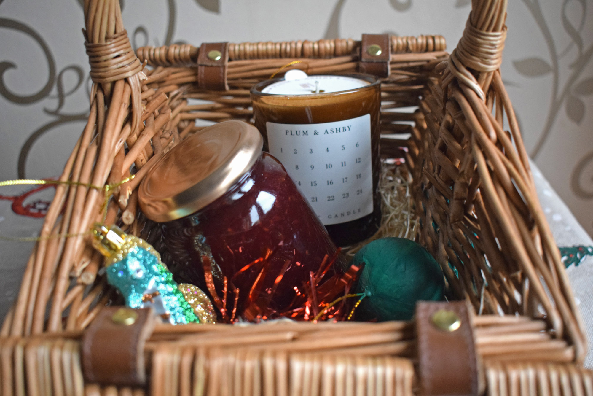 Guest Post How To Diy A Christmas Gift Hamper When You Re On A Budget