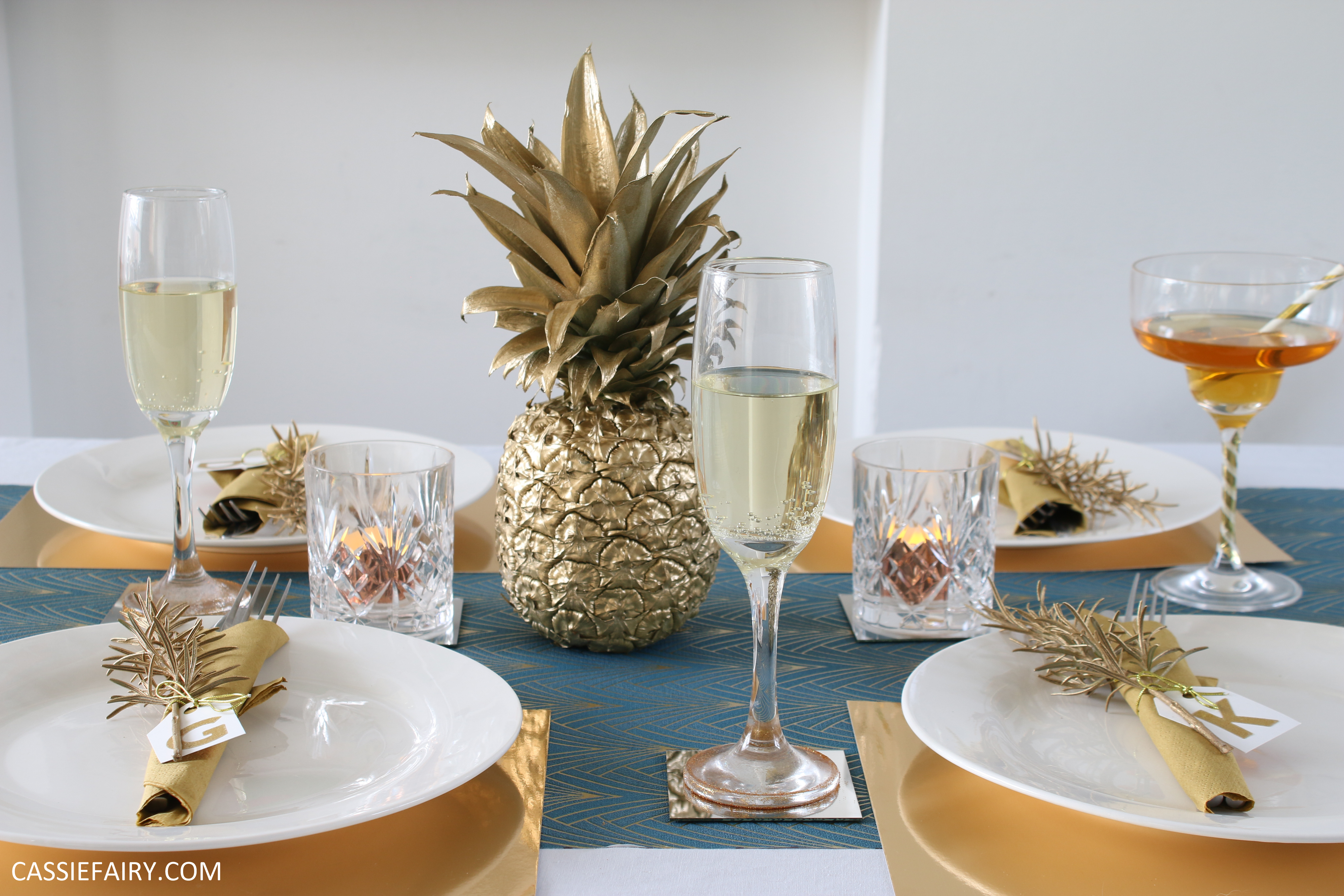 How To Create A Festive Party Table For Christmas Or New Years