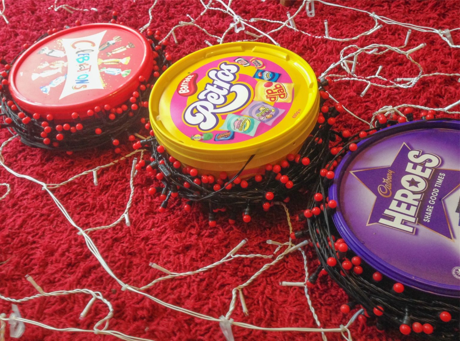 How to repurpose sweet tubs to store fairy lights & Christmas