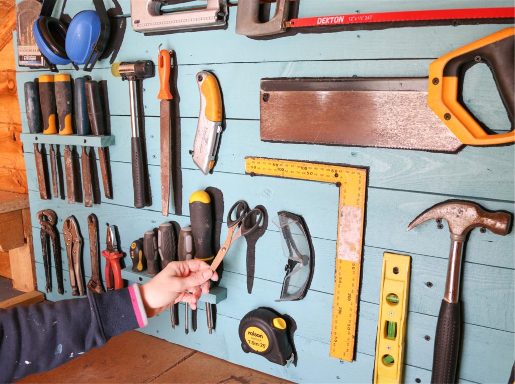 How to make a tool caddy/tool caddy organizer with hand tools. 