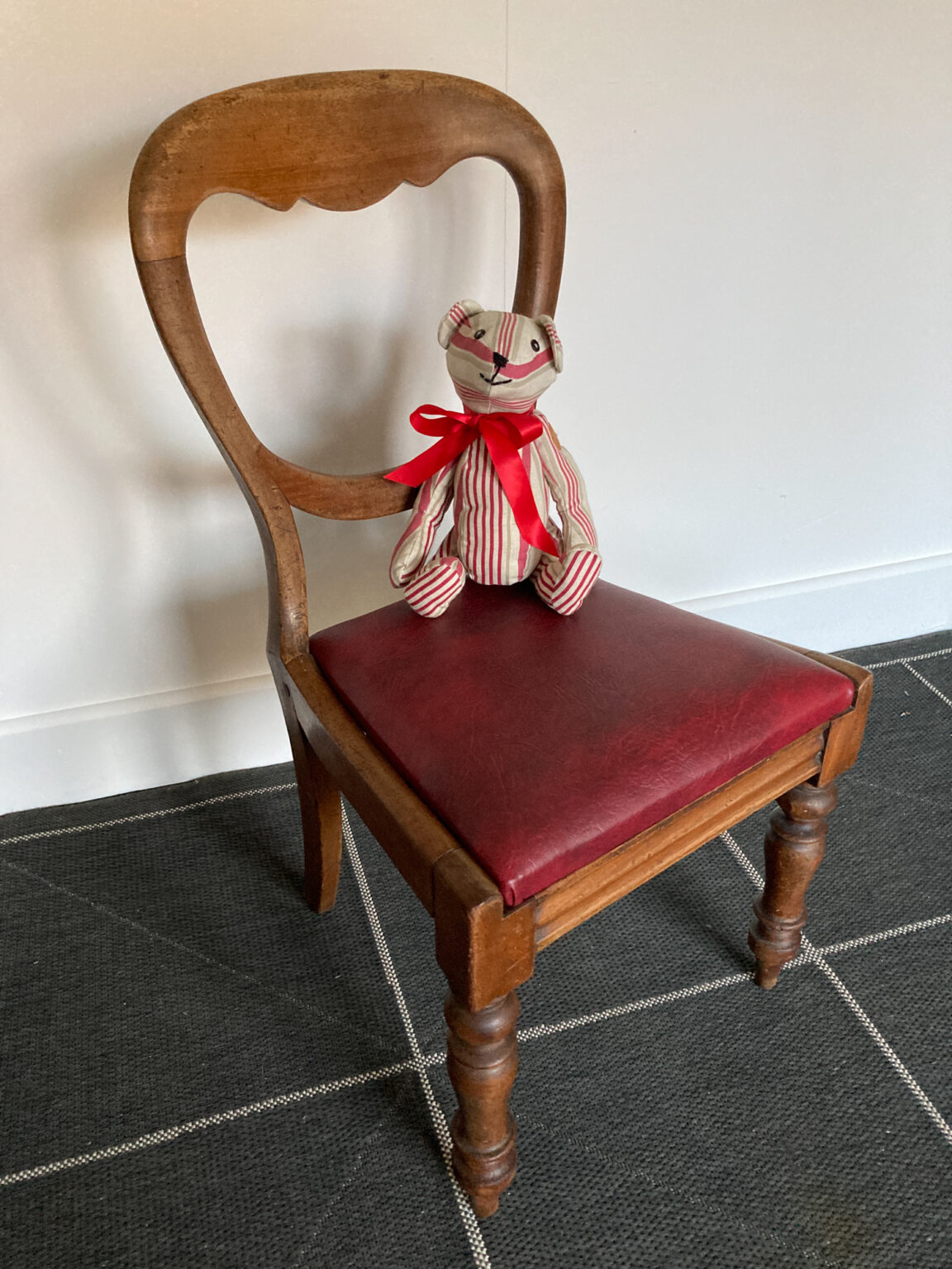 Curated visual reference: Visual Reference: DIY Project Chair Repair My Thrifty Life By Cassie Fairy