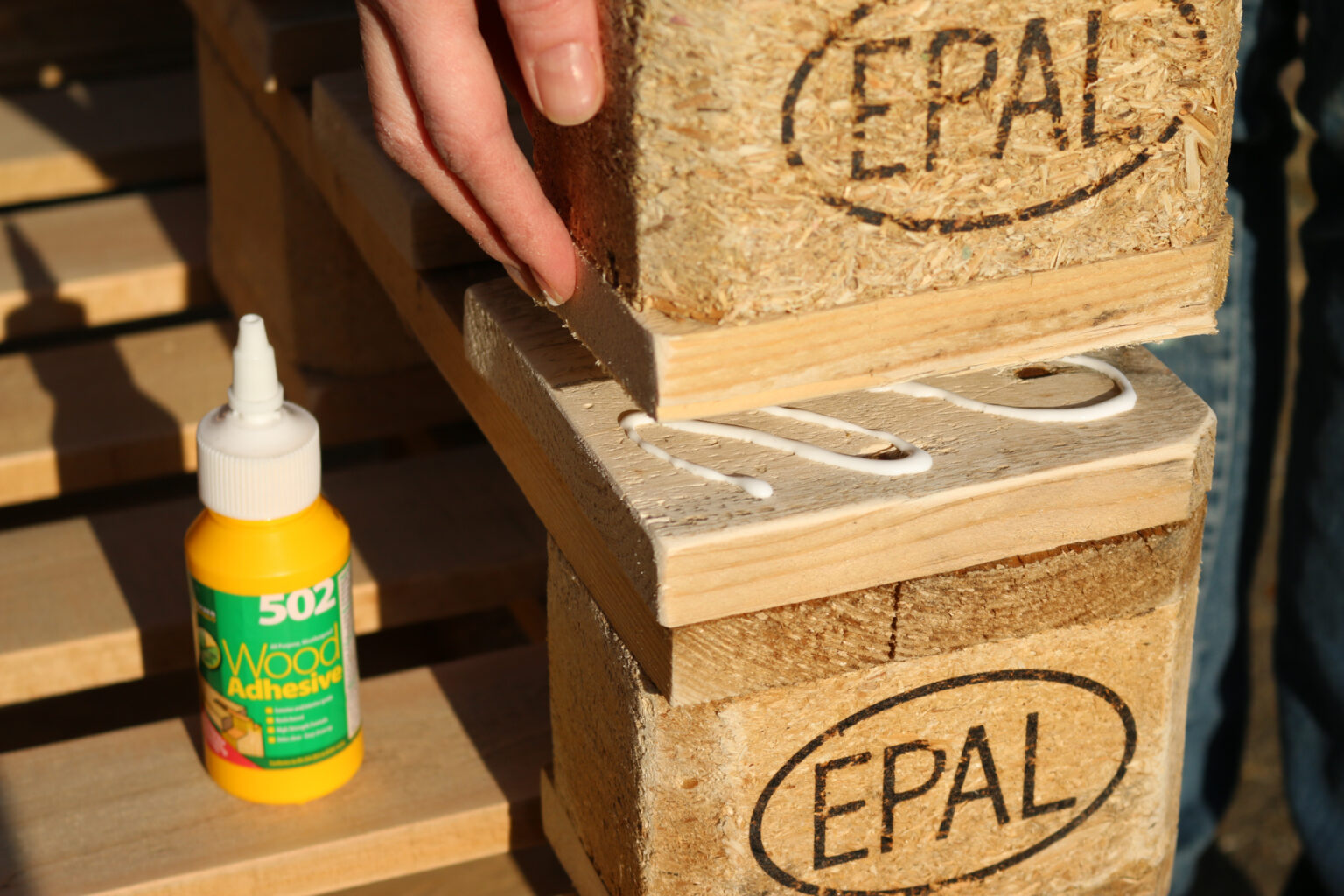 How to DIY an outdoor sofa from pallets
